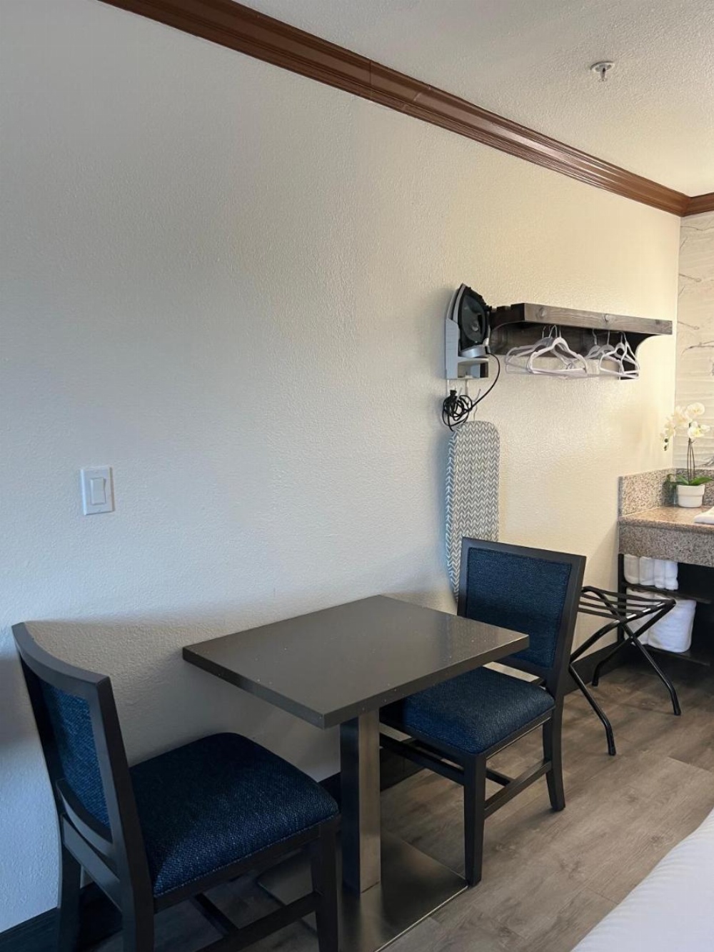 Room image 4