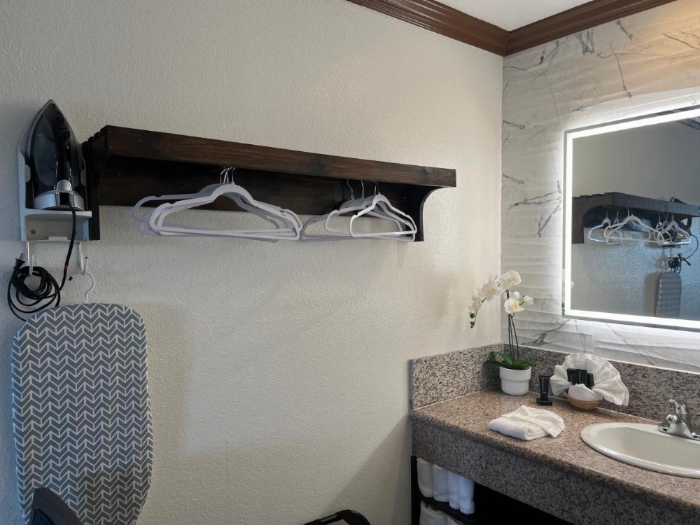 Room image 3